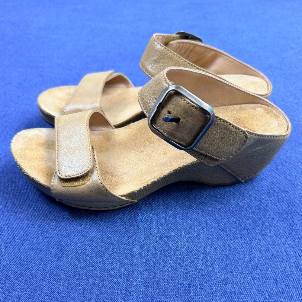 Dansko Women Tan Leather Wedge Sandals Buckle Strap Comfort Shoes Size 38